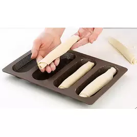 Perforowana forma do mini bagietek Lekue